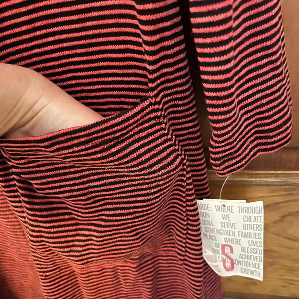 LuLaRoe Sarah Duster Sweater Long Cardigan Pin Stripe Red Black Pocket Small NWT - Picture 3 of 7